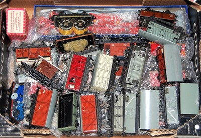 Lot 634 - Tray containing approx 45 Hornby-Dublo mainly...