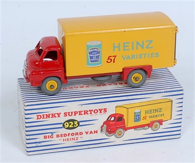 Lot 1905 - A Dinky Toys No. 923 Big Bedford Heinz...