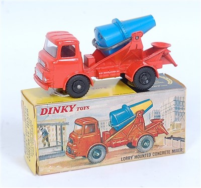 Lot 1907 - A Dinky Toys No. 960 lorry mounted concrete...