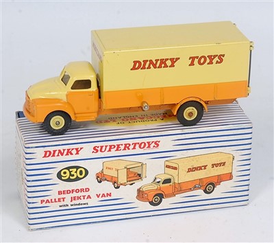 Lot 1910 - A Dinky Toys No. 930 Bedford Pallet Jekta van,...