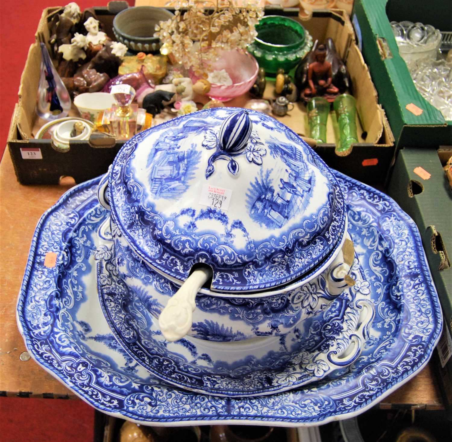 Lot 123 - A large Victorian blue and white soup tureen...
