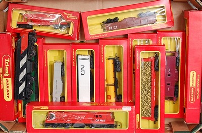 Lot 786 - Tray containing Triang Hornby TC series items...