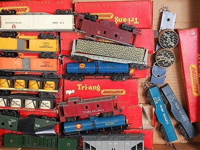 Lot 781 - 2 Trays containing 50 Triang TC series freight...