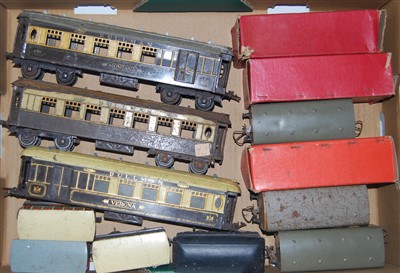Lot 368 - Large tray of Hornby coaches - No. 4 passenger...