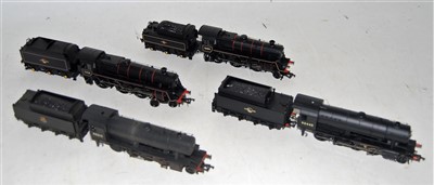 Lot 752 - Tray containing 4 Bachmann BR black engines...