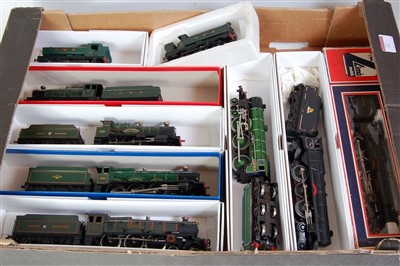 Lot 725 - Tray containing 9 steam locomotives of mixed...