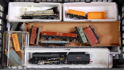 Lot 728 - Approx 38 Hornby Dublo D1 and SD6 wagons mix...