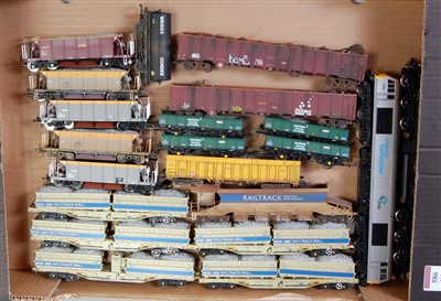 Lot 586 - A Hornby class 60 diesel locomotive No. 60066...