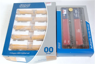 Lot 594 - Dapol B913C FEAB container twin pack...