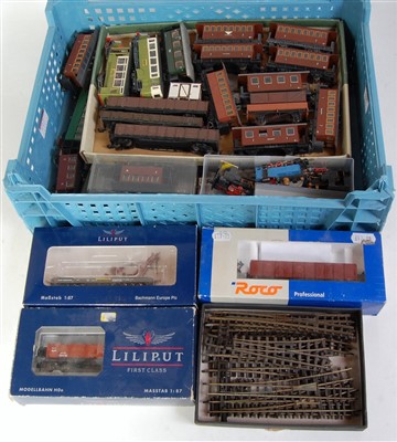 Lot 597 - A large quantity of 00-9 and H0-e items...