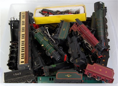 Lot 598 - 2 boxes containing a delve of locomotives,...