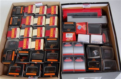 Lot 600 - 40 diecast vehicles 00 and H0 mixed makers,...