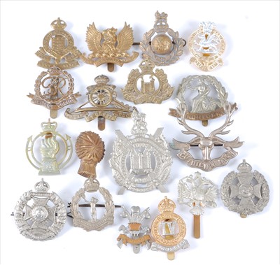 Lot 42 - A collection of cap badges, cloth badges and buttons to include