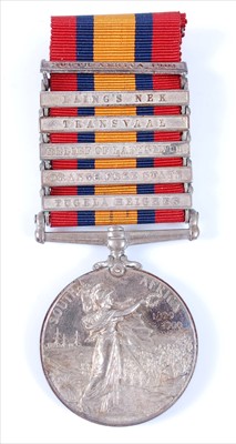 Lot 1 - A Queen's South Africa medal, (1899-1902)