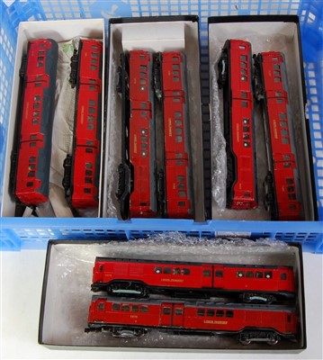 Lot 709 - Eight kit-built coaches to form 1931-4 London...