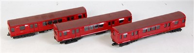 Lot 711 - Three kit built coaches to form London...