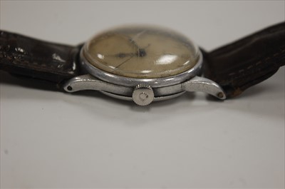Lot 319 - A gentleman's Omega military wristwatch