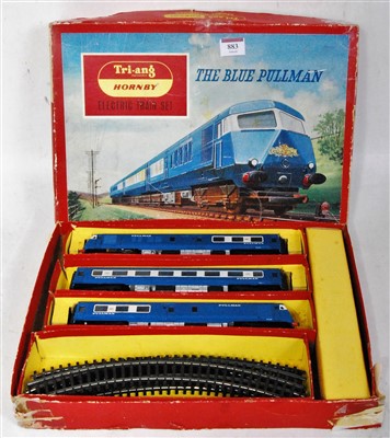 Lot 883 - A Triang Hornby RS52 Blue Pullman train set,...