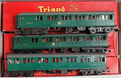 Lot 839 - A Triang R156 EMU motor coach in later box,...