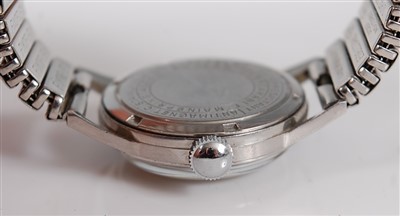 Lot 2744 - A vintage gent's Breitling steel cased...