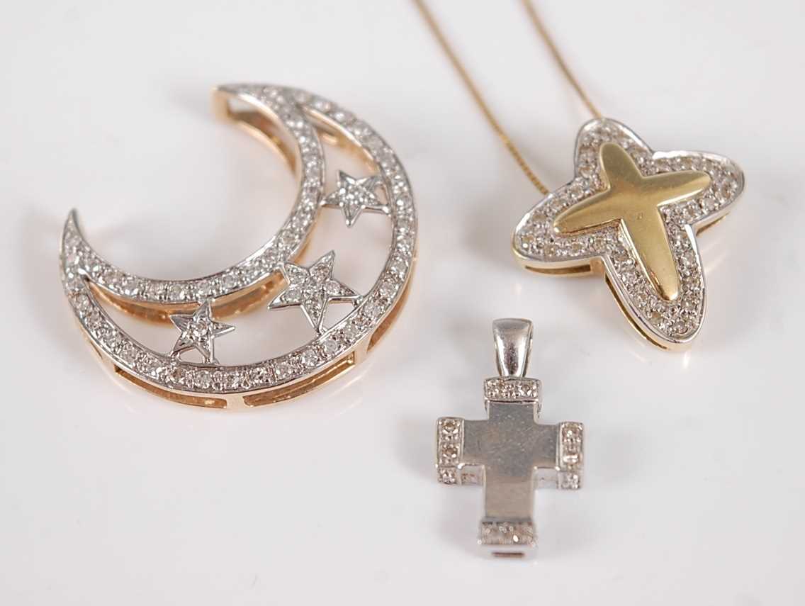 Lot 2748 - Three assorted pendants, comprising; a 9ct...