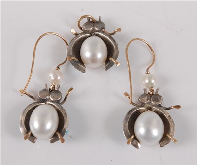 Lot 2750 - A suite of beetle jewellery, the beetles each...