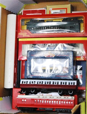 Lot 944 - 12 items of rolling stock including Triang...