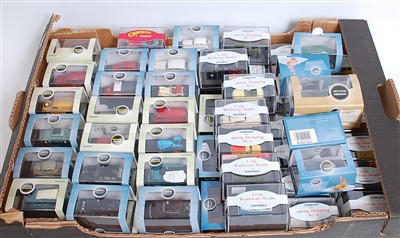 Lot 2659 - 70+ various plastic cased Oxford 1/76 scale...