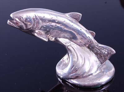 Lot 463 - A modern filled silver table ornament in the form of a leaping salmon
