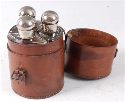 Lot 462 - A mid-20th century hunting flask set