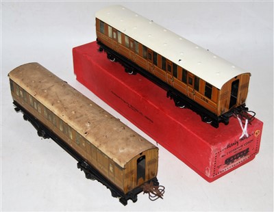 Lot 492 - Two Hornby 1937-41 No.2 corridor coaches LNER...