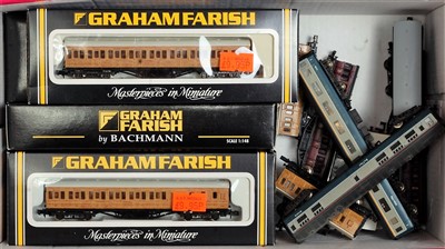 Lot 984 - Mainly Graham Farish N gauge coaches: 3x LNER...