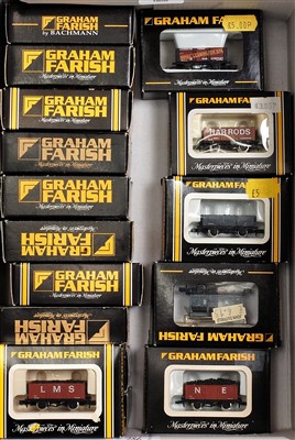 Lot 986 - 16 Graham Farish N gauge wagons, wide variety,...