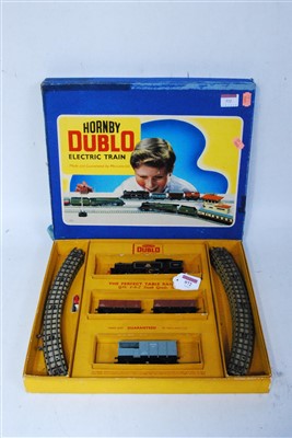 Lot 972 - Hornby Dublo G16 tank goods set comprising 0-6-...