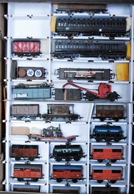 Lot 954 - Tray containing a signal engineers train with...