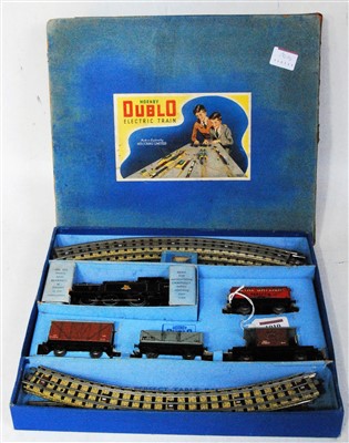 Lot 1010 - A Hornby Dublo EDG17 train set containing...