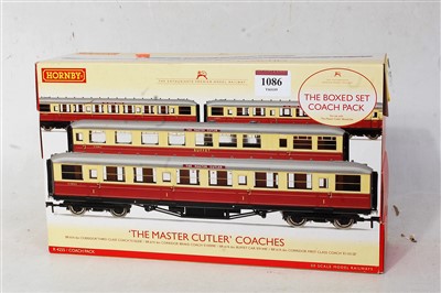 Lot 1086 - Hornby R4255 set of 4 red cream Gresley later...