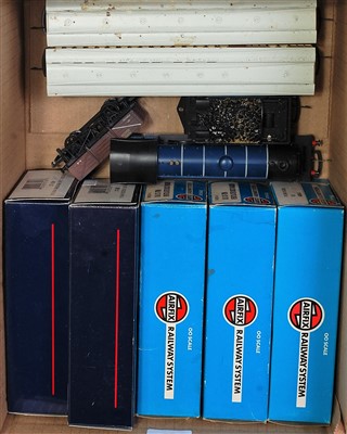 Lot 1087 - A mixed lot containing Hornby BR blue class...