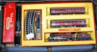 Lot 976 - Triang RS1 passenger set The Princess Royal...