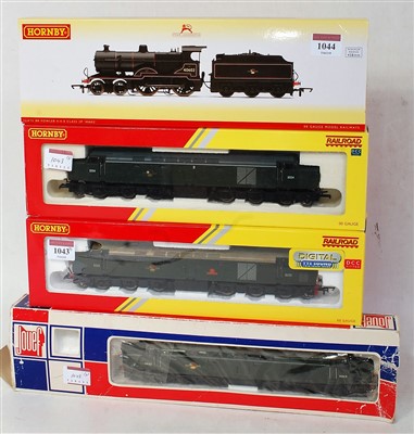 Lot 1043 - Three diesel locos: Hornby Railroad R3286TTS...