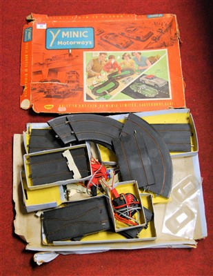 Lot 60 - A boxed Triang Minic Motorways M1522 racing set