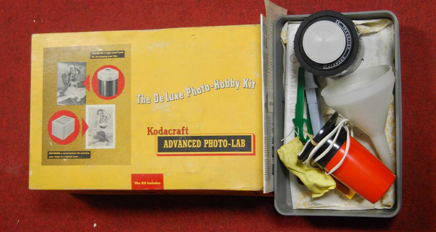 Lot 75 - A boxed Kodacraft Deluxe photo-hobby kit;...