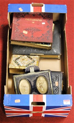 Lot 67 - A box of miscellaneous items to include a...
