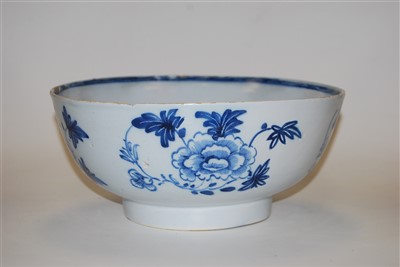 Lot 130 - An 18th century Dutch Delft bowl, typically...