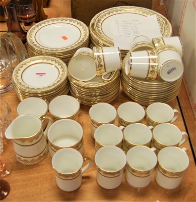 Lot 150 - A modern Elizabethan bone china dinner and tea...