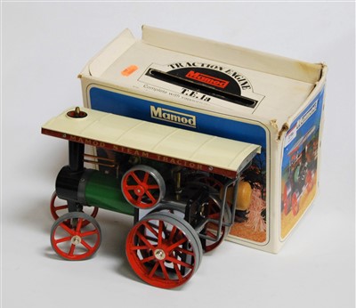 Lot 196 - A boxed Mamod traction engine