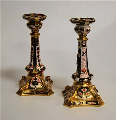 Lot 199 - A matched pair of modern Royal Crown Derby...