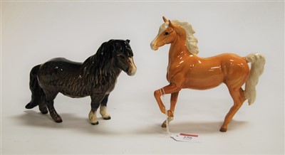 Lot 256 - A Beswick model of a Palamino pony, brown...