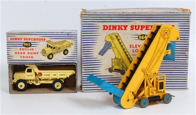 Lot 1962 - A Dinky Toys boxed diecast group to include No....