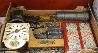 Lot 270 - A box of miscellaneous items, to include a...